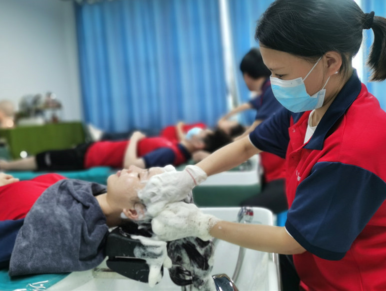 洗頭打泡沫的作用，南寧專(zhuān)業(yè)洗護(hù)教