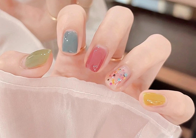 夏日多巴胺美甲，廣西美甲網(wǎng)紅造型培訓(xùn)分享