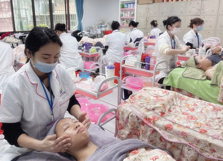 如何進(jìn)行面部提升，廣西美容技術(shù)培訓(xùn)學(xué)校教學(xué)