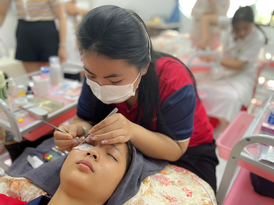 常見的美睫方式，南寧西鄉(xiāng)塘區(qū)美睫學(xué)校講解