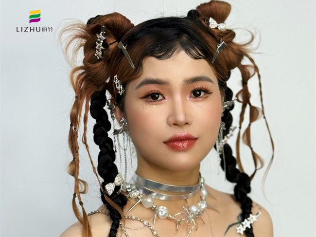 千禧甜辣妝，實(shí)力詮釋南寧彩妝學(xué)校哪家好？