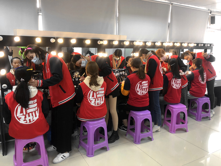 夏日腮紅教程，廣西化妝基礎(chǔ)手法演示