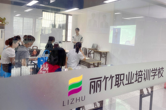 麗竹學(xué)?！睹佳鄞酱髱煱唷烽_課啦