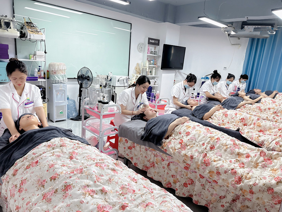 南寧學(xué)美體：按摩脖子的好處