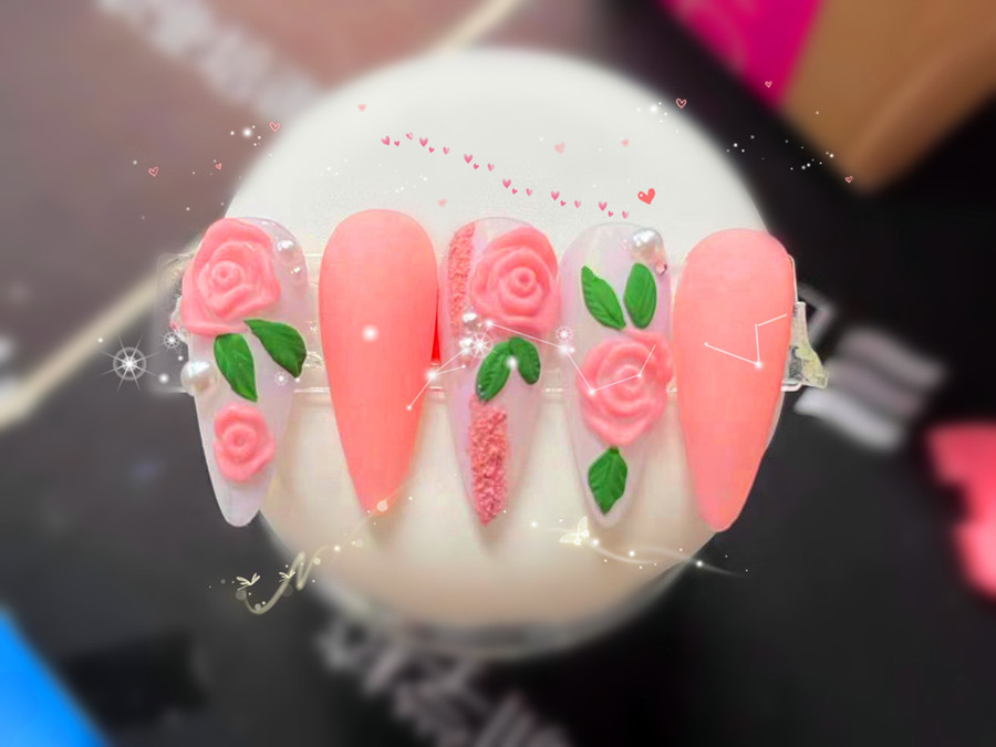 粉色玫瑰雕花美甲，南寧美甲學(xué)習(xí)