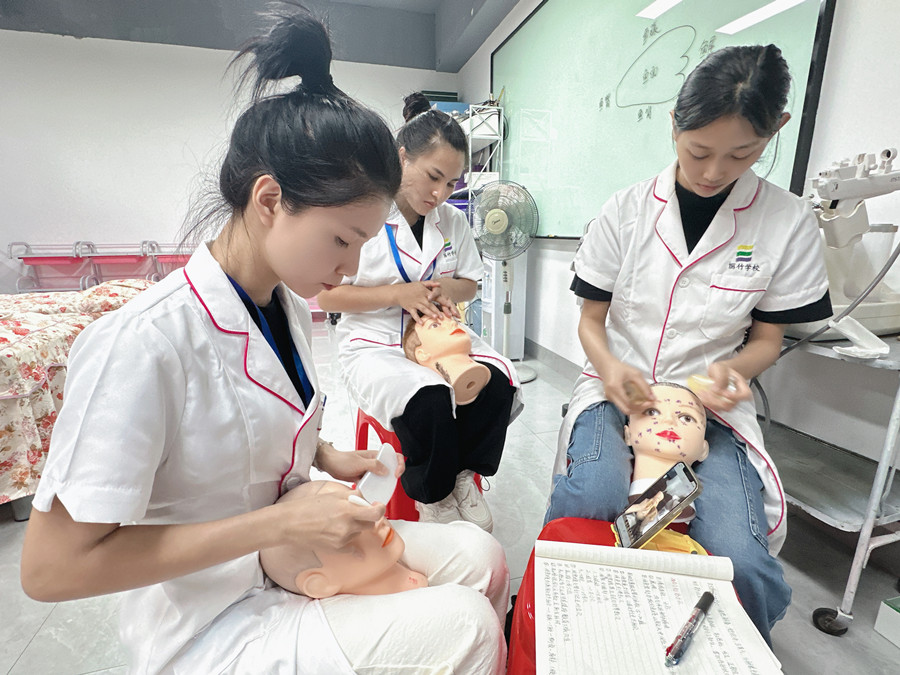 眼部疏通的必要性，廣西美容中醫(yī)學(xué)校講解