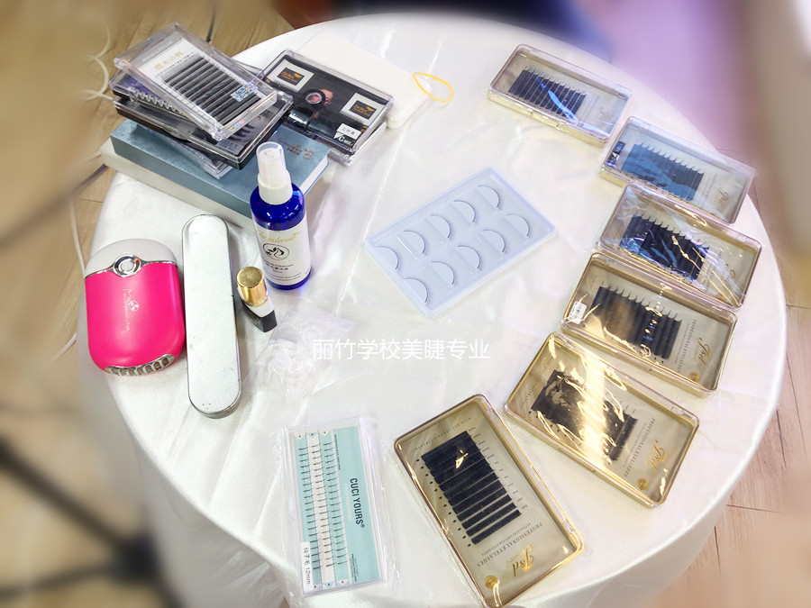 常用的睫毛種類介紹，南寧美睫學(xué)習(xí)