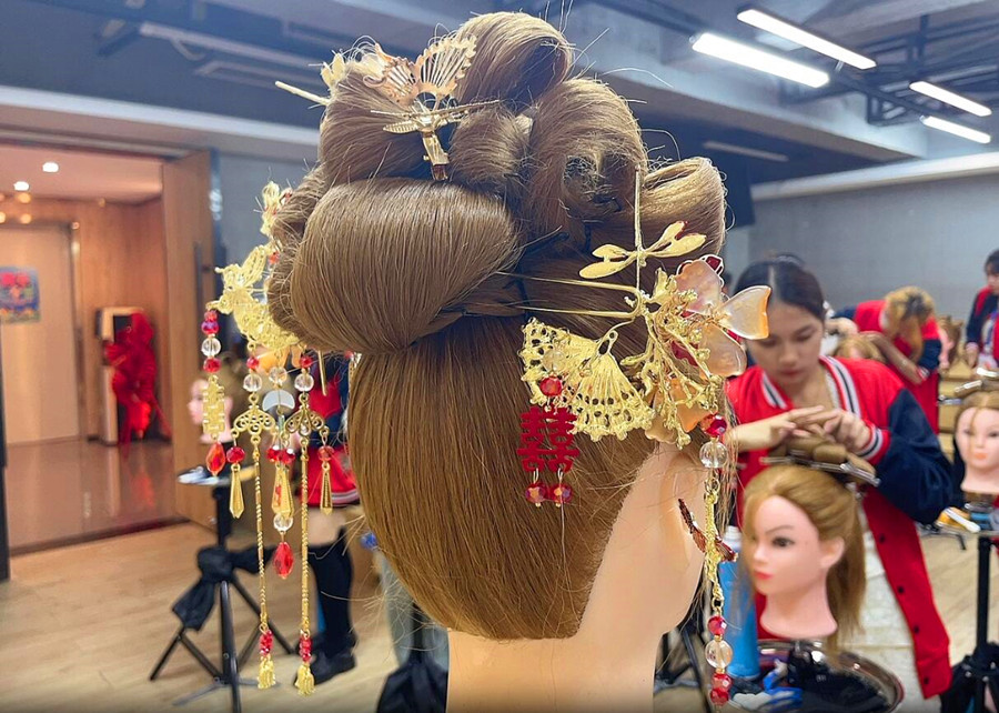 秀禾發(fā)型特點(diǎn)解析，南寧學(xué)化妝造型