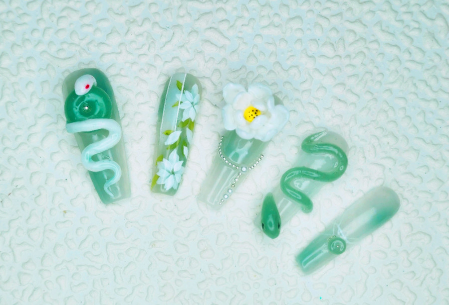 小蛇美甲款式，廣西美甲款式進(jìn)修班作品