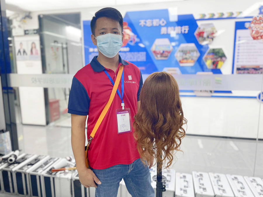 南寧學(xué)燙發(fā)沒經(jīng)驗：卷發(fā)棒的操作方法