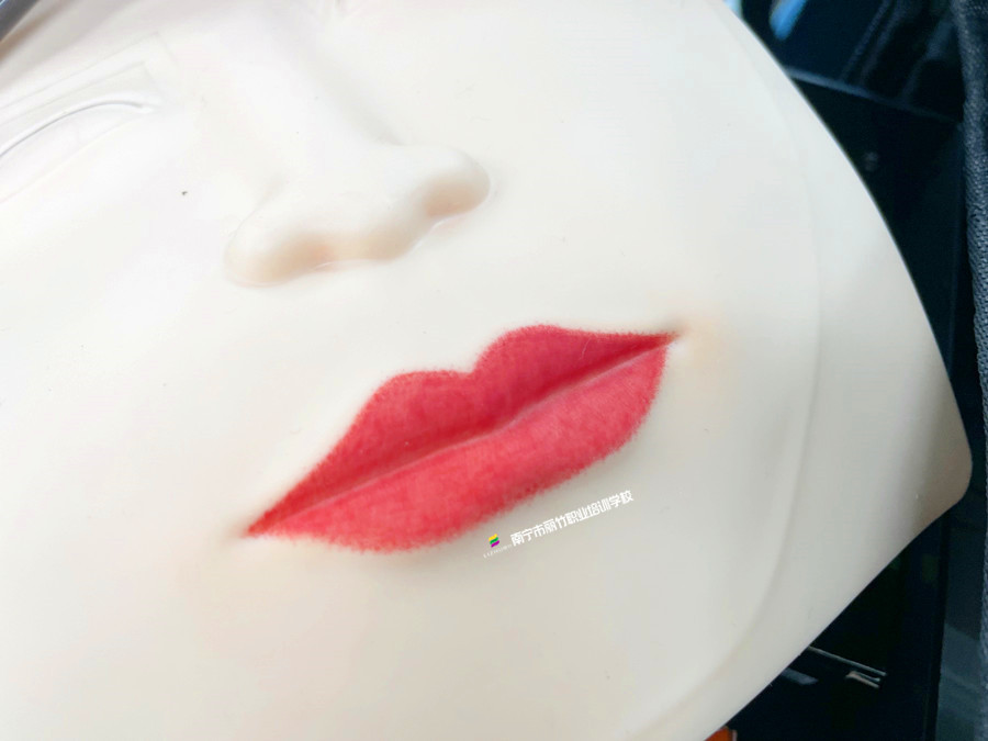 紋唇時的設(shè)計要點，南寧學(xué)紋唇