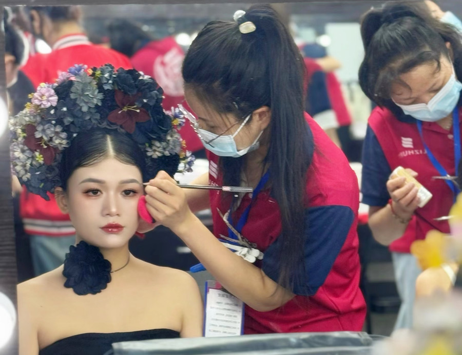 新中式簪花寫真，零經(jīng)驗學(xué)化在廣西學(xué)員作品