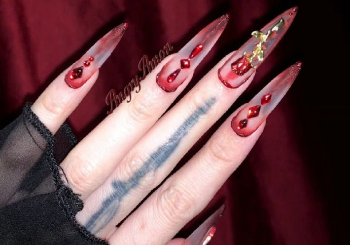 惡女美甲款式，廣西美甲職業(yè)技師學(xué)校準(zhǔn)備好了