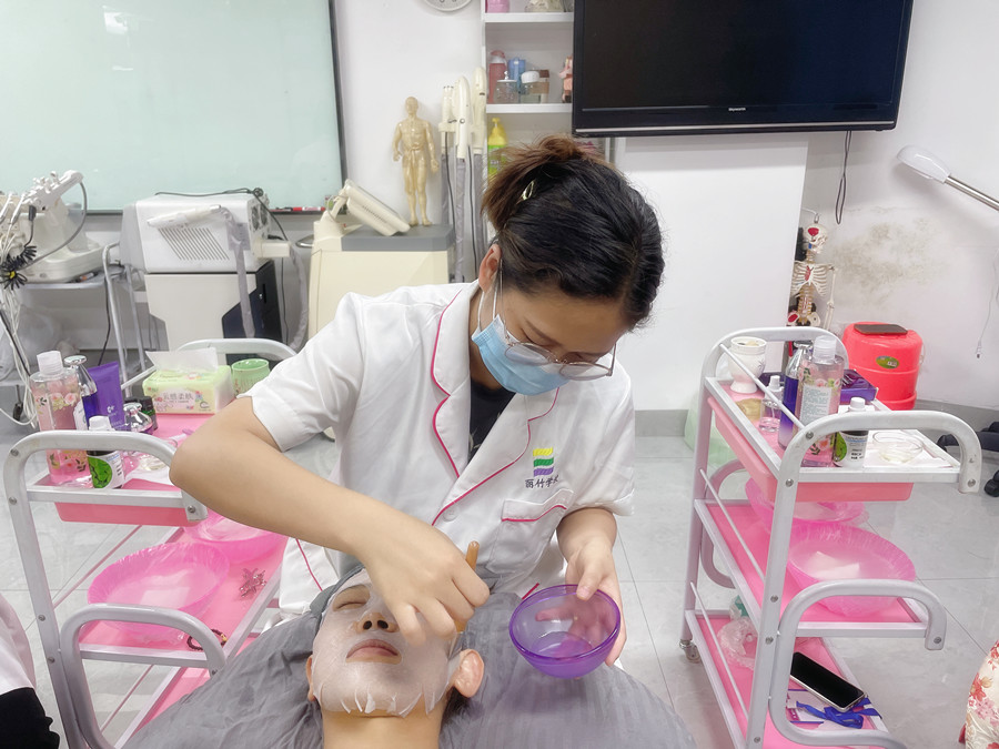 廣西皮膚管理專(zhuān)業(yè)：肌膚老化的原因和降溫妙招