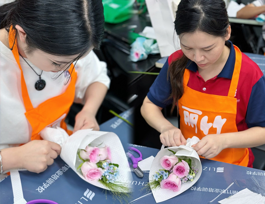 南寧花藝學校開班首日，學員收獲滿滿