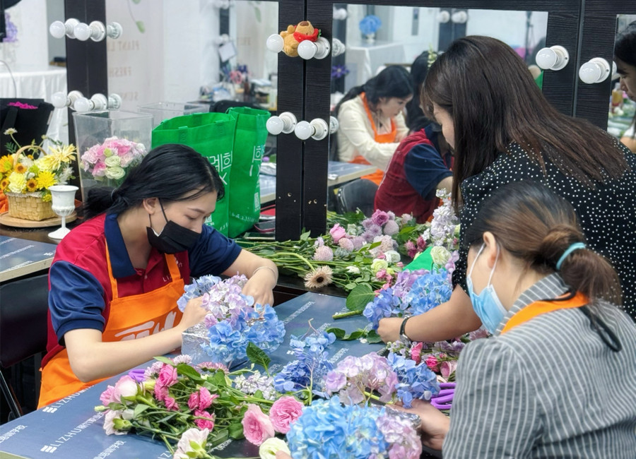 優(yōu)雅瀑布桌花布置，學(xué)花藝沒(méi)經(jīng)驗(yàn)