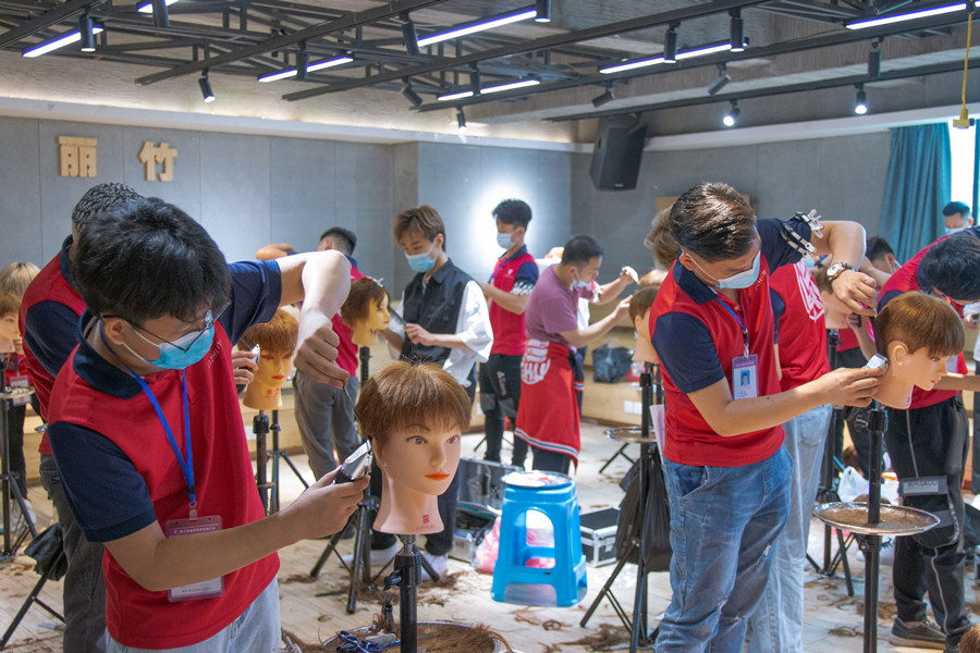 南寧美發(fā)學(xué)校如何上課？隨到隨學(xué)！