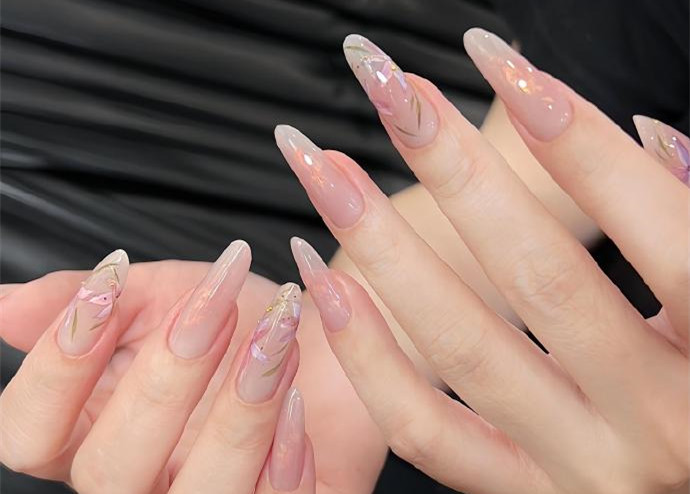 情人節(jié)美甲，美甲進(jìn)修在南寧