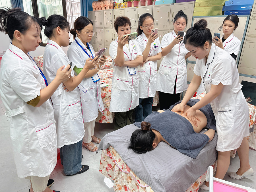 按摩腹部的好處，南寧美容美體實(shí)訓(xùn)講解