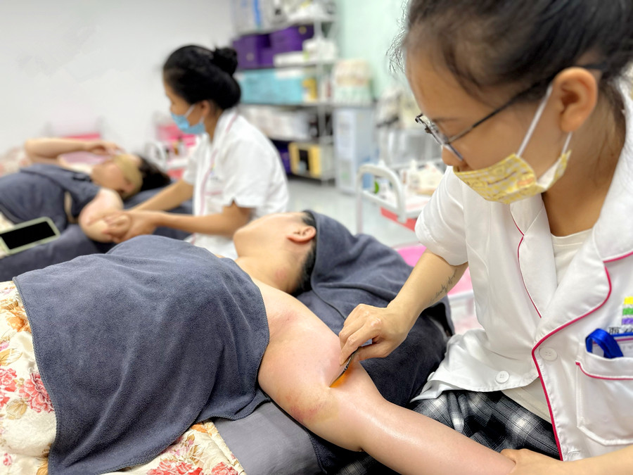 南寧美容美體專業(yè)正規(guī)學校：刮痧注意事項