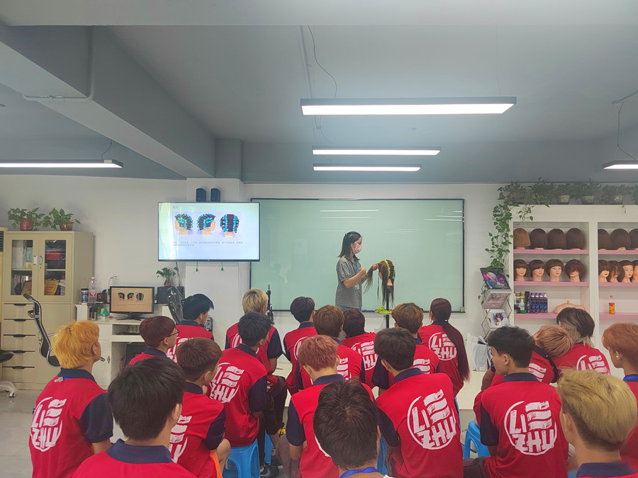 南寧學(xué)燙發(fā)：如何提升標(biāo)準(zhǔn)操作速度？