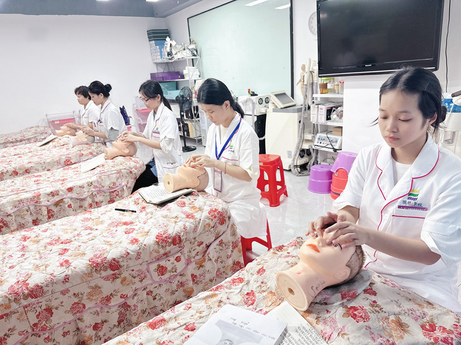 南寧培訓(xùn)美容師課程，從認識面部開始
