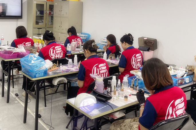 黑色系ins風(fēng)美甲，廣西美甲名?？钍浇榻B