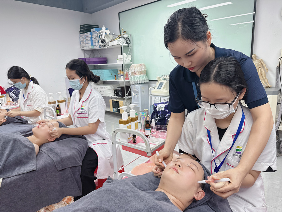 面部撥筋手法考核，南寧皮膚管理培訓(xùn)