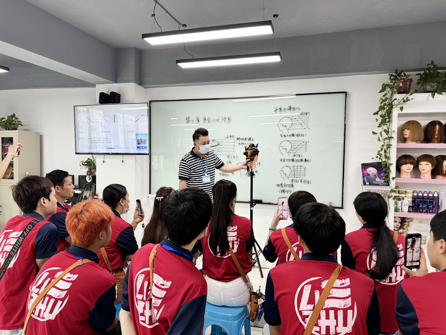 廣西南寧學(xué)美發(fā)？廣西美發(fā)學(xué)校怎么招生？