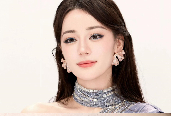 迪麗熱巴仿妝教程，和南寧彩妝高彩培訓(xùn)班一起學(xué)