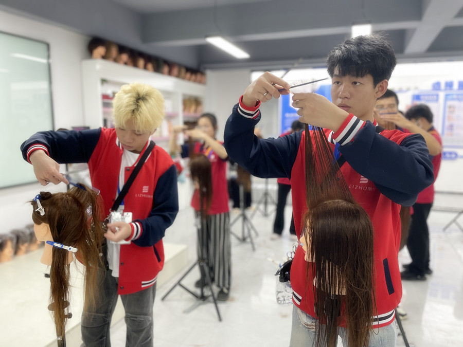 南寧理發(fā)學(xué)校：為何建議女士定期剪發(fā)？