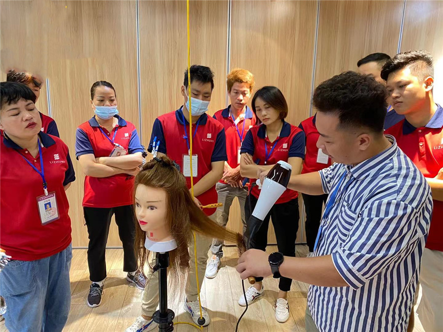 快速洗吹頭發(fā)的技巧，廣西吹風造型整理