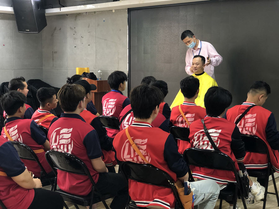 南寧學(xué)快剪：理發(fā)培訓(xùn)都要學(xué)哪些內(nèi)容？