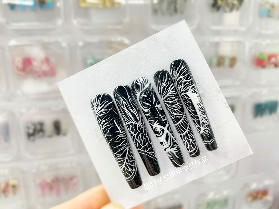 國(guó)風(fēng)線條美甲，南寧學(xué)美甲哪里專業(yè)？