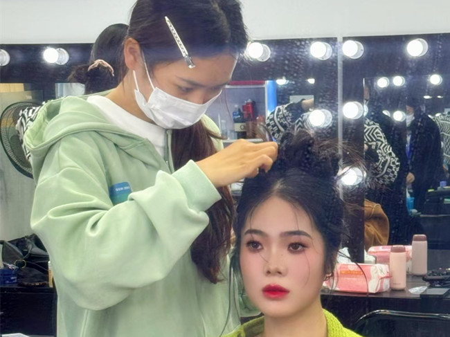 千金禮服造型，廣西高彩造型學(xué)校學(xué)員作品