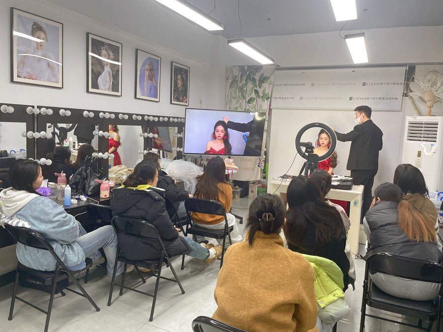 千金禮服造型教程解析，南寧新娘跟妝培訓(xùn)