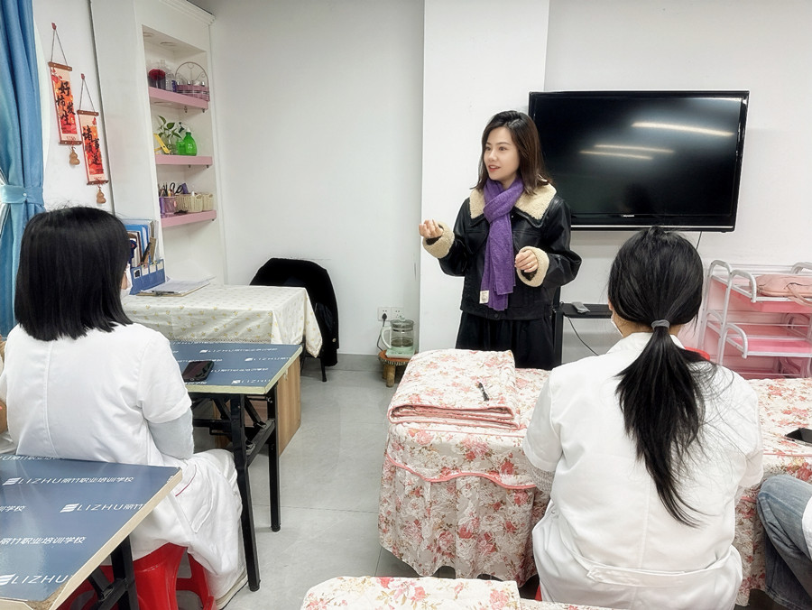 南寧美容師招聘，廣西南寧專業(yè)美容學校舉行就業(yè)宣講會