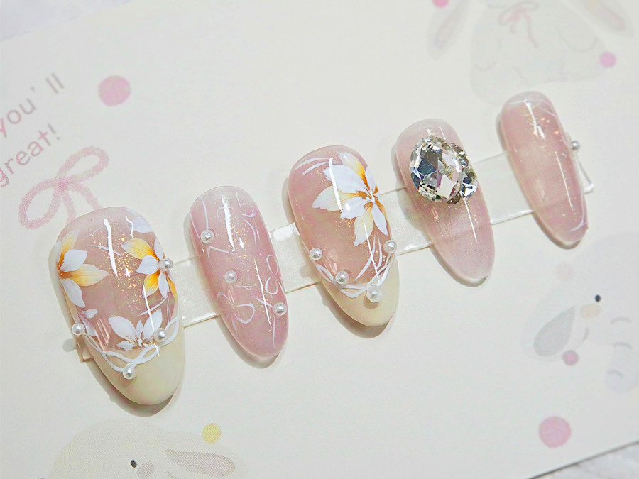 法式花卉美甲解析 | 南寧美甲學校哪些正規(guī)？