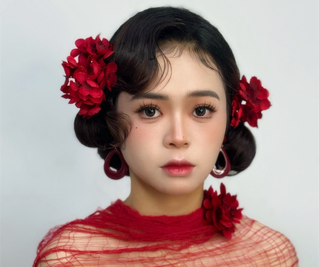 廣西化妝師：復(fù)古朵拉造型