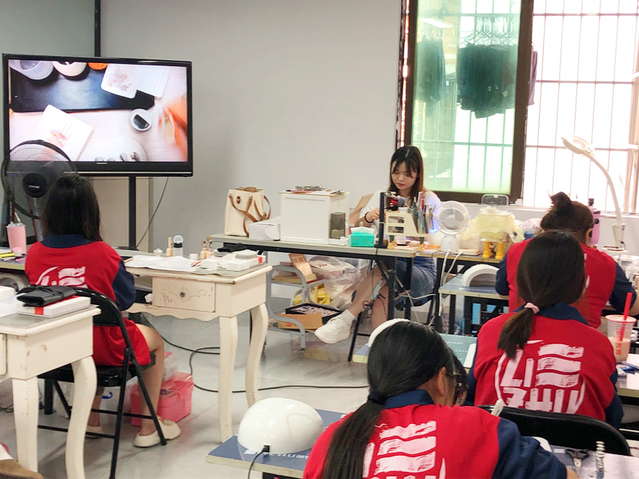 想在南寧學美甲技術，歡迎報讀麗竹學校