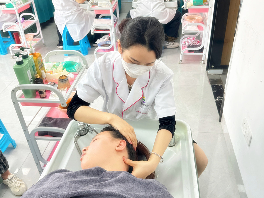 南寧美容美體管理 | 南寧學(xué)美容