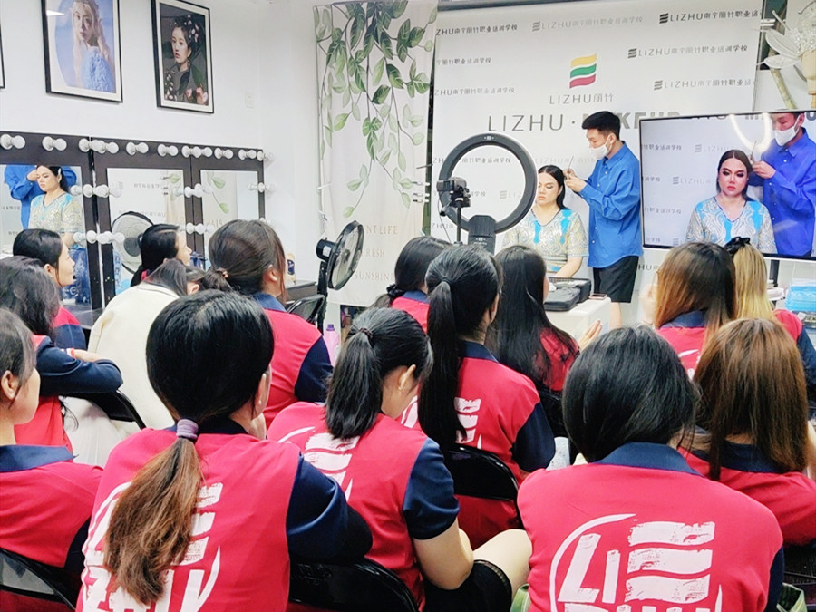 印度妝特點 | 南寧教化妝哪家有實力