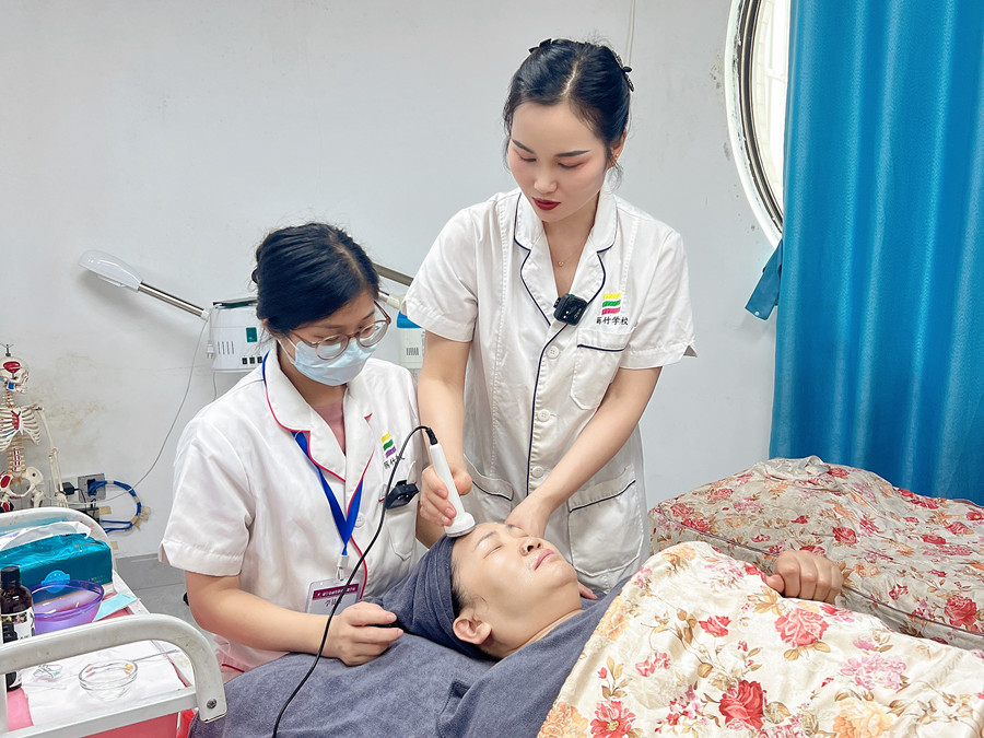 使用導(dǎo)入儀的基礎(chǔ)事宜 | 廣西哪里可以學(xué)美容儀器