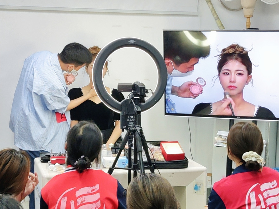 如何畫(huà)好千金妝？南寧學(xué)化妝到哪去？