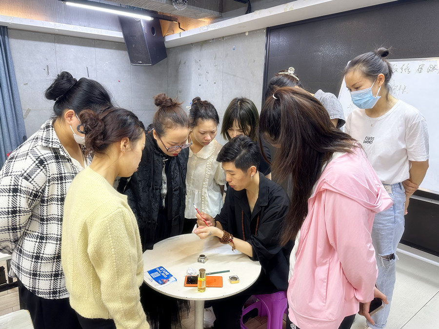 薄唇和厚唇的調整方法，廣西紋繡進修深造培訓?