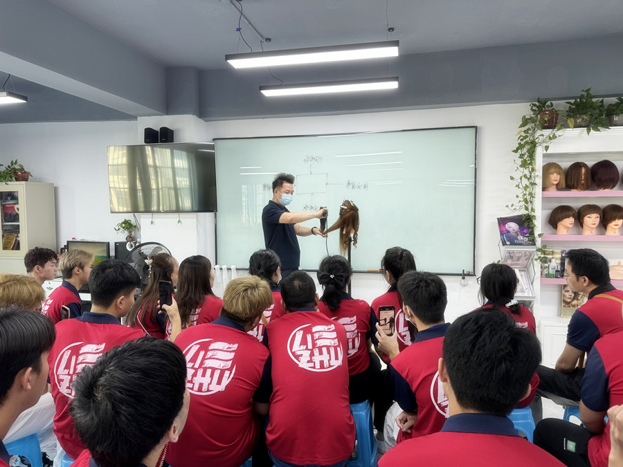 如何正確吹發(fā)護(hù)發(fā)，南寧美發(fā)養(yǎng)發(fā)技巧