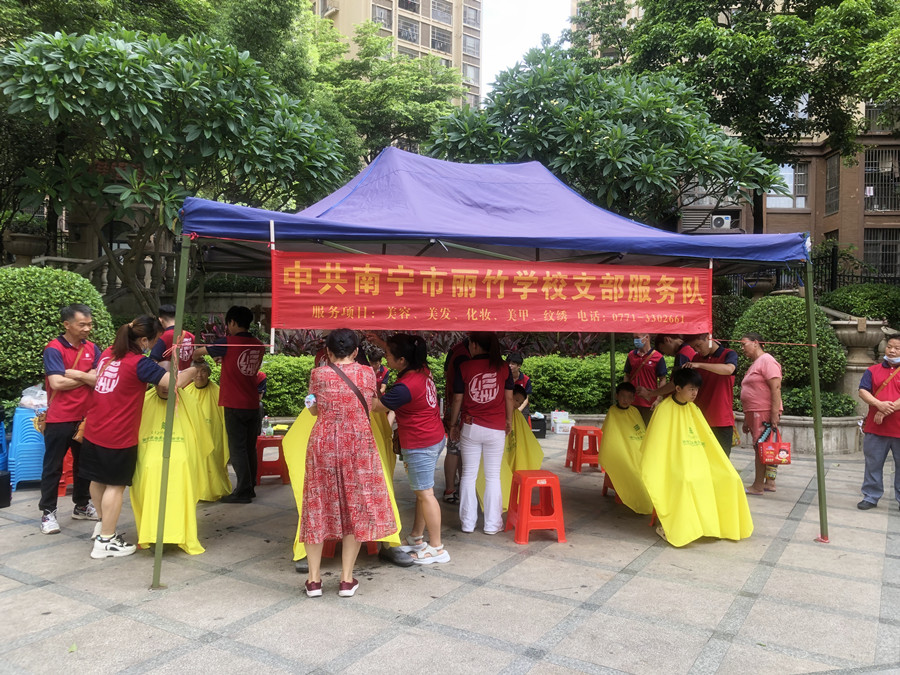 廣西美發(fā)義剪活動，現(xiàn)場溫馨歡樂