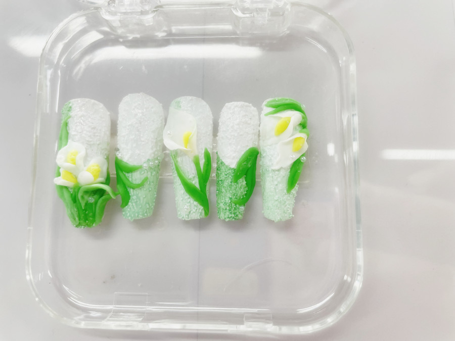 石膏微雕郁金香美甲，0基礎(chǔ)學(xué)美甲作品