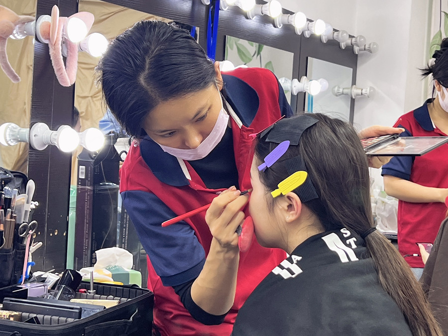 廣西彩妝實(shí)操，記錄同學(xué)們的每次努力