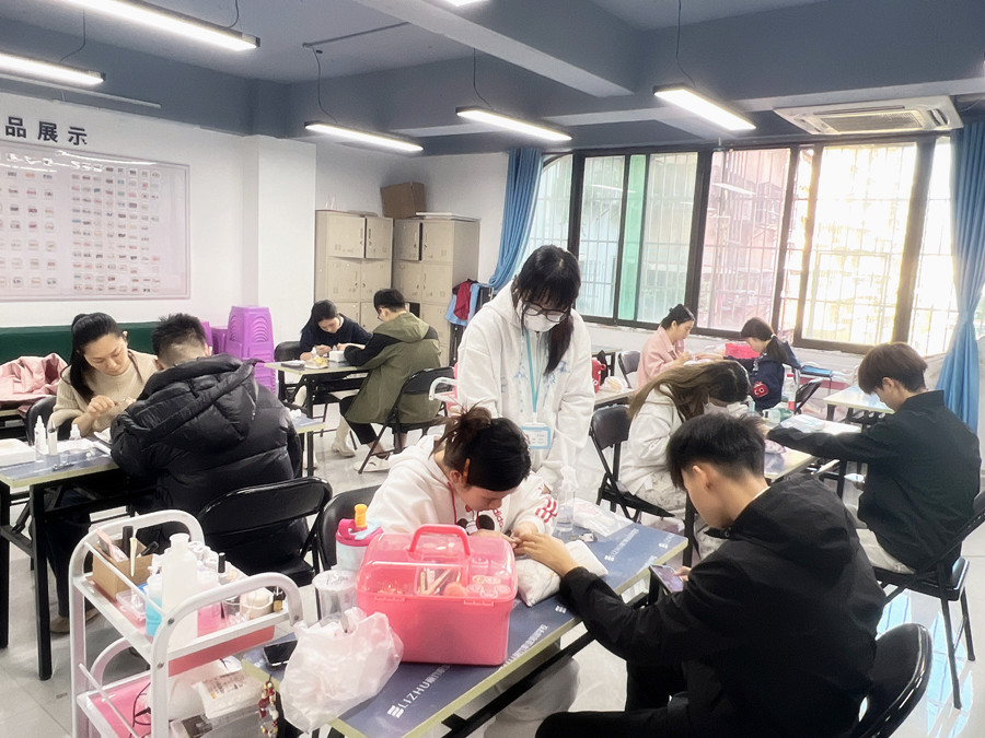 傳統(tǒng)美甲前置處理，南寧美甲專業(yè)教學講解